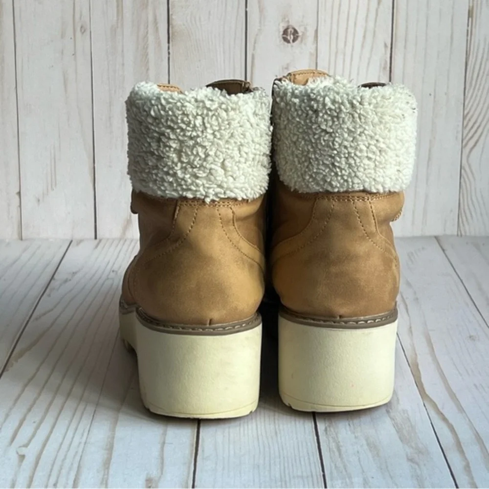 DV by DOLCE‎ VITA Cream & Tan Girls Ankle Boots Size 5